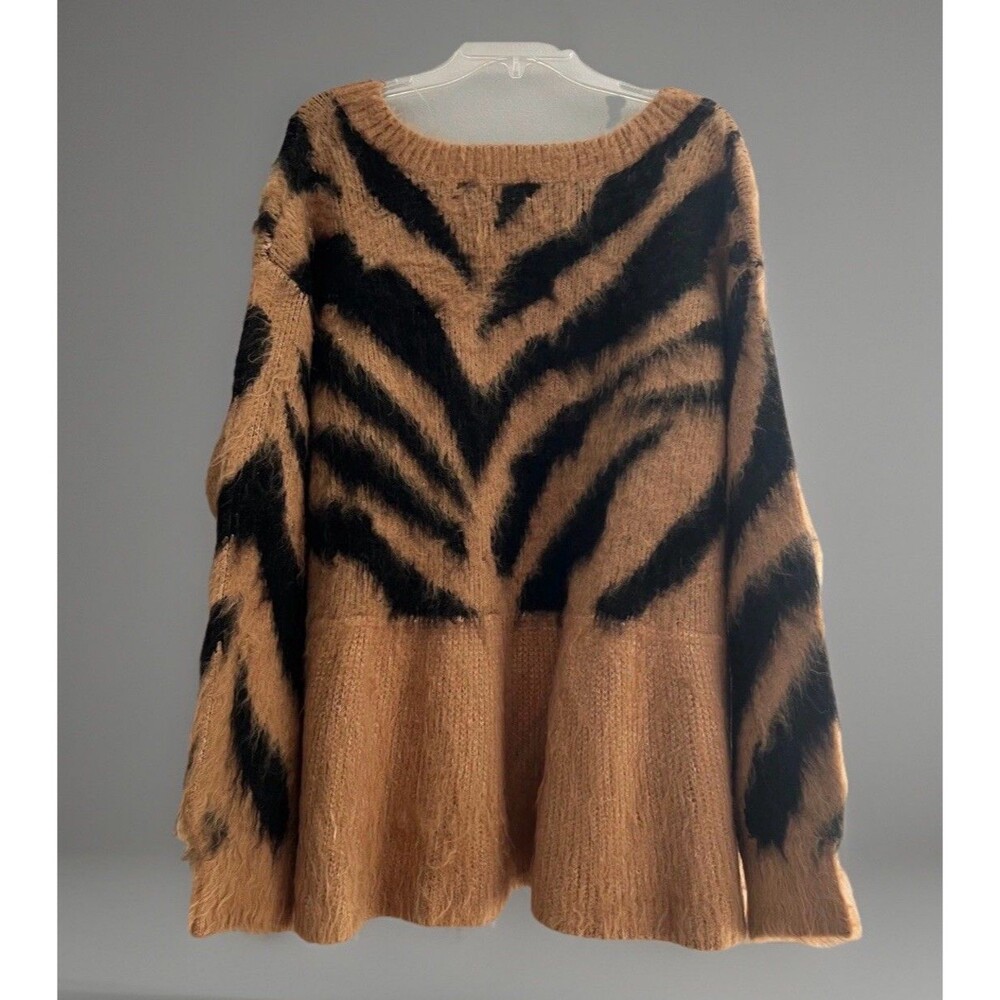 POL Zebra Stripe Fuzzy V Neck Chunky Oversized Sweater Women's Size Large - Picture 2 of 11